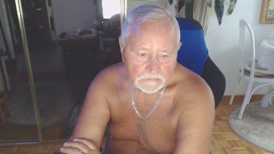 wlodek560 live cam on Cam4