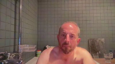 wout2002 live cam on Cam4