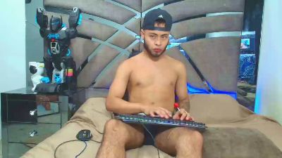 xanderstone00 live cam on Cam4
