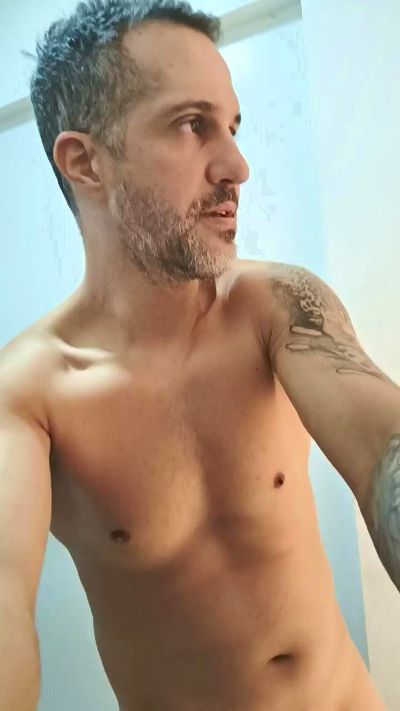 xxMorenosexx live cam on Cam4