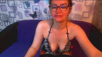 xxSexyMilfxx live cam on Cam4