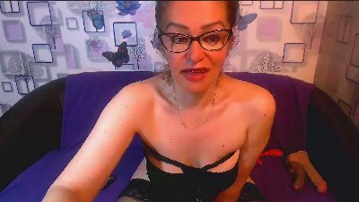 xxSexyMilfxx live cam on Cam4