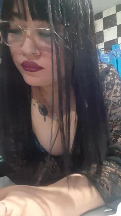 yamila36 live cam on Cam4