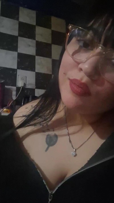 yamila36 live cam on Cam4
