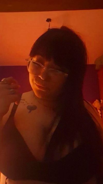 yamila36 live cam on Cam4