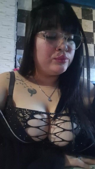 yamila36 live cam on Cam4