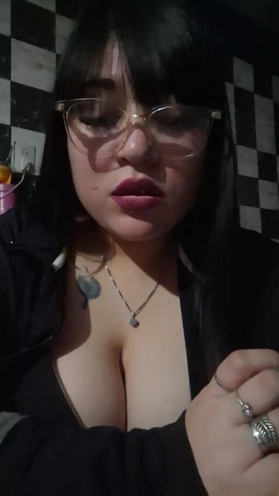 yamila36 live cam on Cam4