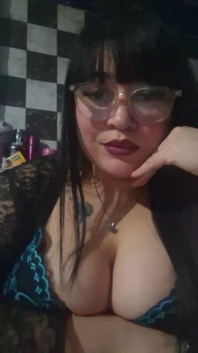 yamila36 live cam on Cam4