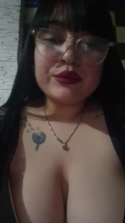 yamila36 live cam on Cam4
