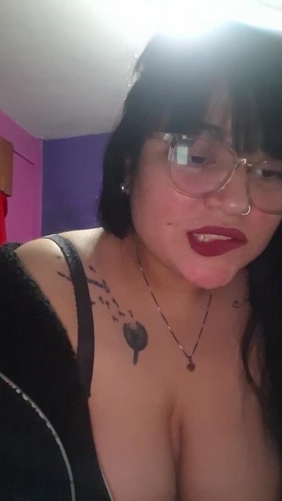 yamila36 live cam on Cam4