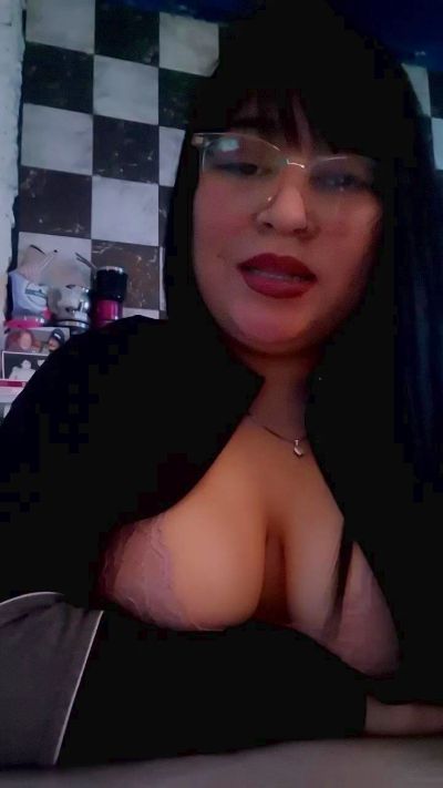 yamila36 live cam on Cam4