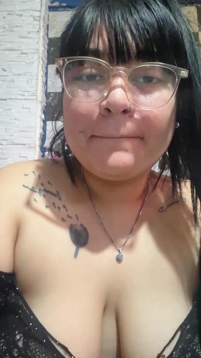 yamila36 live cam on Cam4