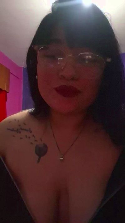 yamila36 live cam on Cam4