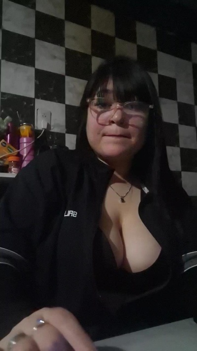 yamila36 live cam on Cam4
