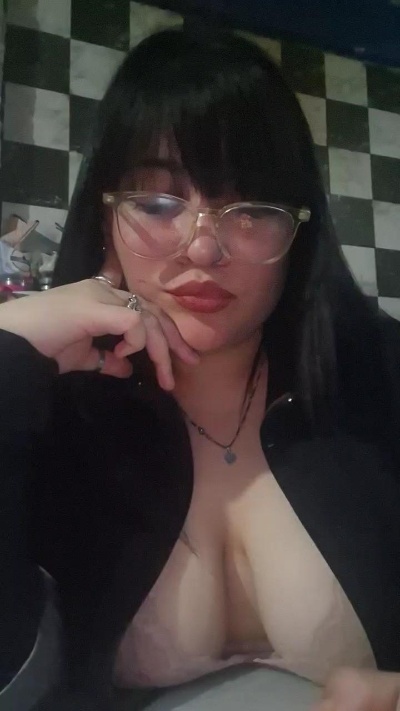 yamila36 live cam on Cam4