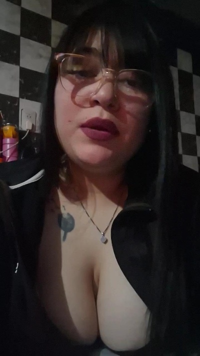 yamila36 live cam on Cam4