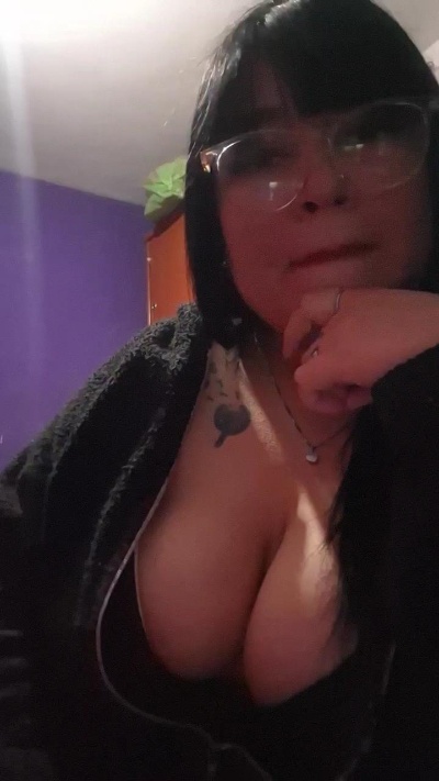 yamila36 live cam on Cam4