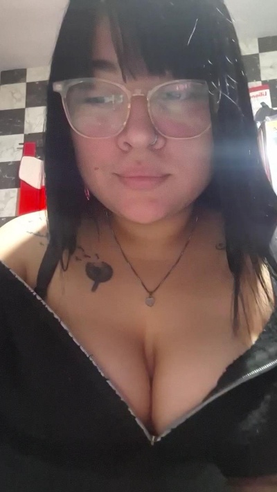 yamila36 live cam on Cam4