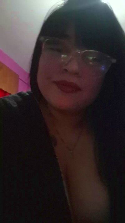 yamila36 live cam on Cam4