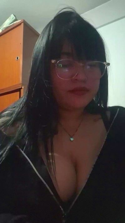 yamila36 live cam on Cam4
