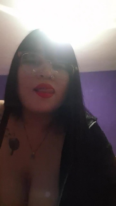 yamila36 live cam on Cam4