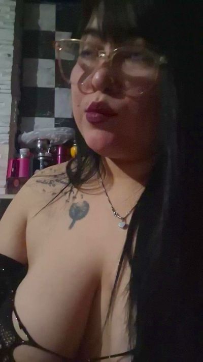 yamila36 live cam on Cam4