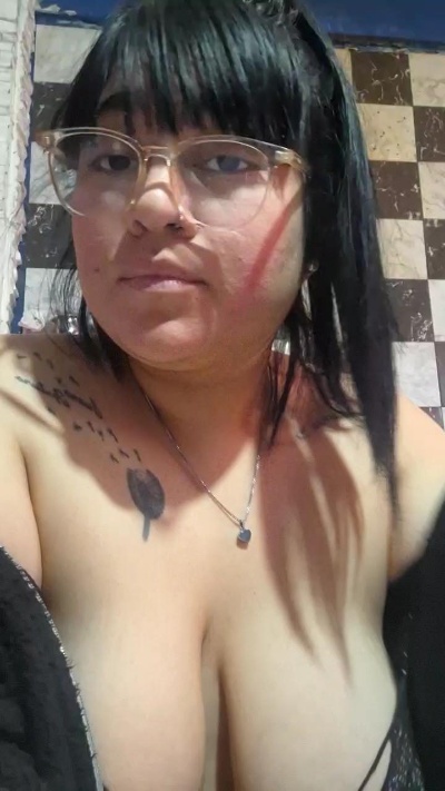 yamila36 live cam on Cam4