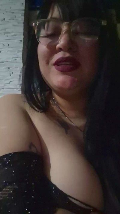 yamila36 live cam on Cam4
