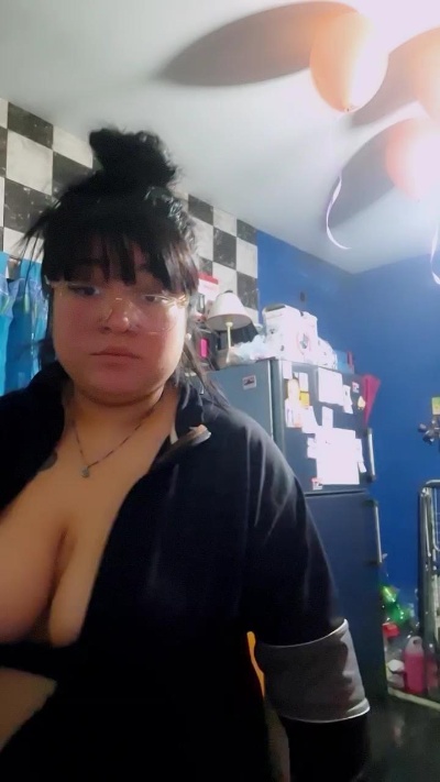 yamila36 live cam on Cam4