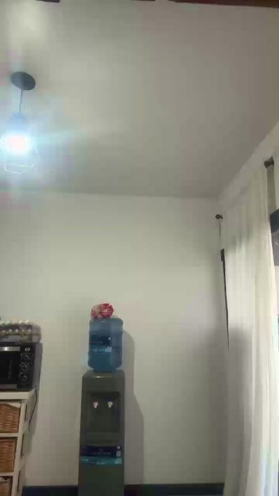 yamireina1 live cam on Cam4