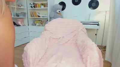 yamjoy18 live cam on Cam4