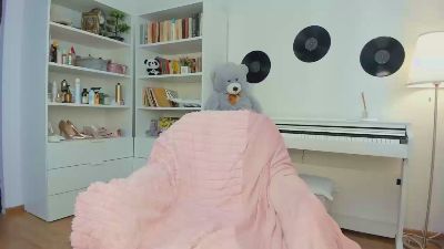 yamjoy18 live cam on Cam4