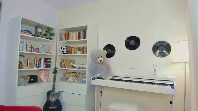 yamjoy18 live cam on Cam4