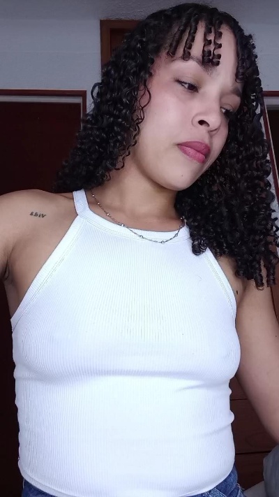 yasmin77_ live cam on Cam4