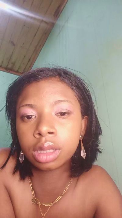 yasmine_hot live cam on Cam4
