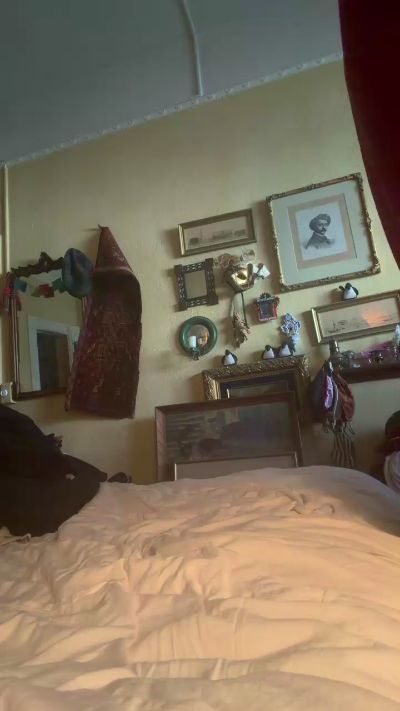 yeehawdick23 live cam on Cam4