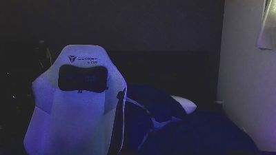 yoloyo93 live cam on Cam4