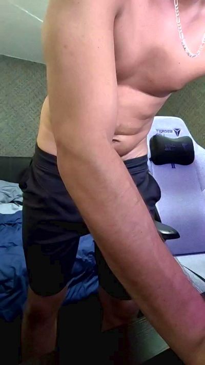 yoloyo93 live cam on Cam4