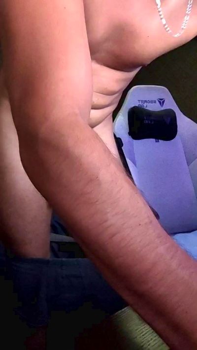 yoloyo93 live cam on Cam4