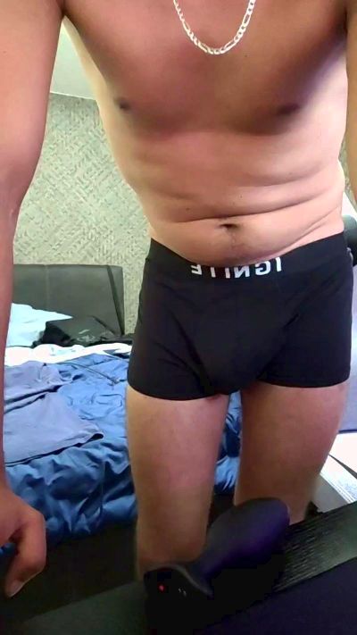 yoloyo93 live cam on Cam4