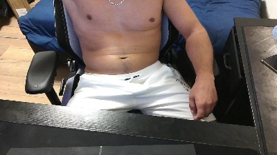 yoloyo93 live cam on Cam4