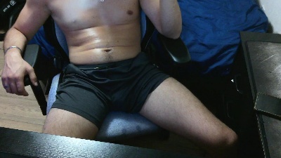 yoloyo93 live cam on Cam4