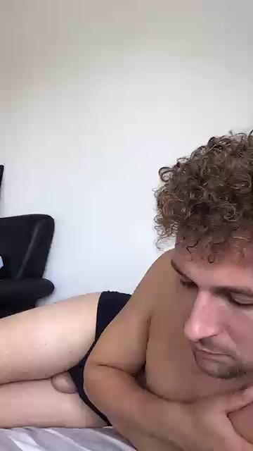 youngplayboymm live cam on Cam4