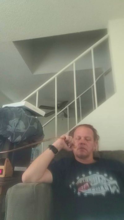 yourAwesomeness live cam on Cam4