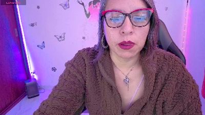 your_hot_wolf live cam on Cam4