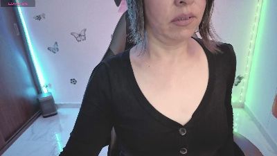 your_hot_wolf live cam on Cam4