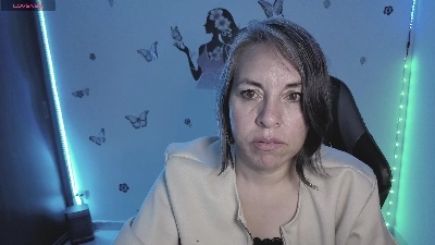 your_hot_wolf live cam on Cam4