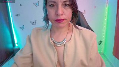 your_hot_wolf live cam on Cam4