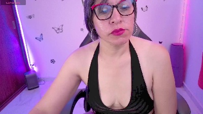 your_hot_wolf live cam on Cam4