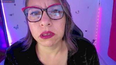 your_hot_wolf live cam on Cam4